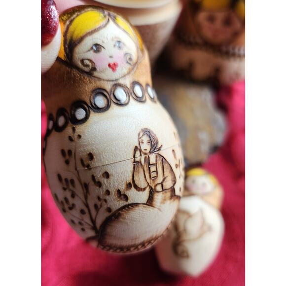 Vintage Russian Matreshka Birch Wooden Nesting Doll Hand, Set of 5 - Picture 9 of 10